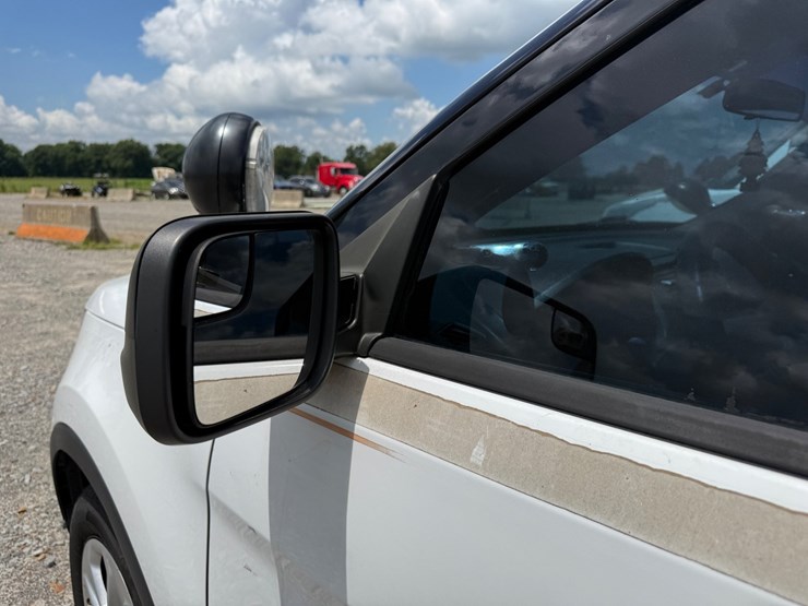 2017-ford-explorer-image-18
