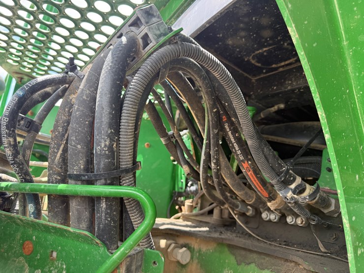 2016-john-deere-r4038-image-27