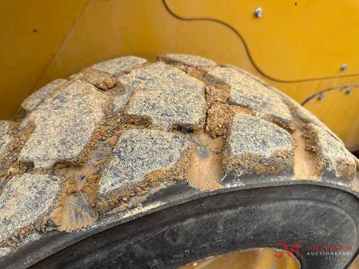 2020-caterpillar-262d3-image-13