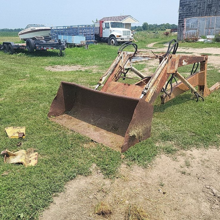 International 2000 Loader w/66" Bucket and Mounting Brackets