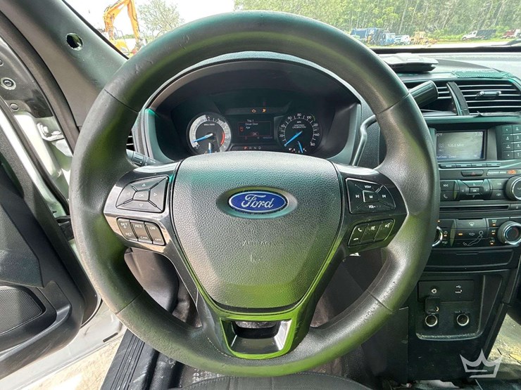 2016-ford-explorer-image-13