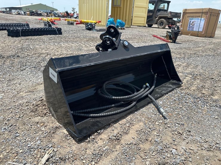 2026-future-24-in-tilting-excavator-bucket-image-2
