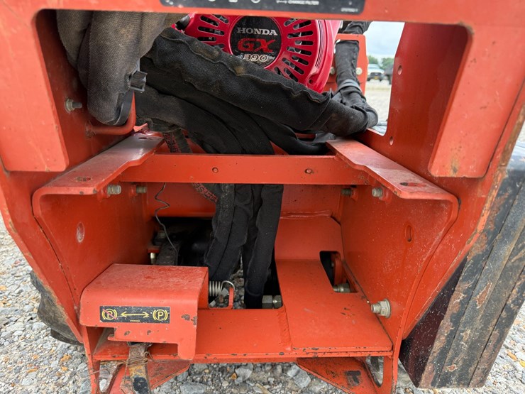 ditch-witch-c12-image-16