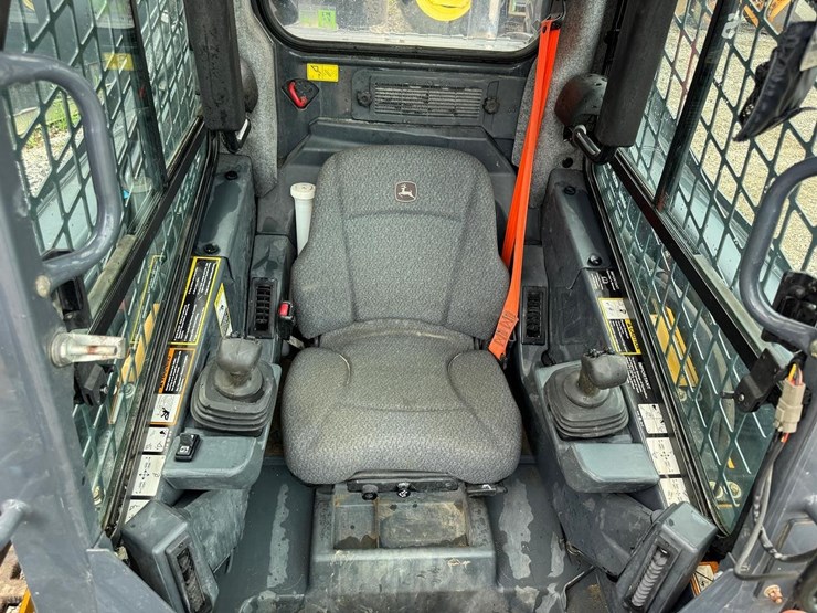 2021-deere-325g-image-21