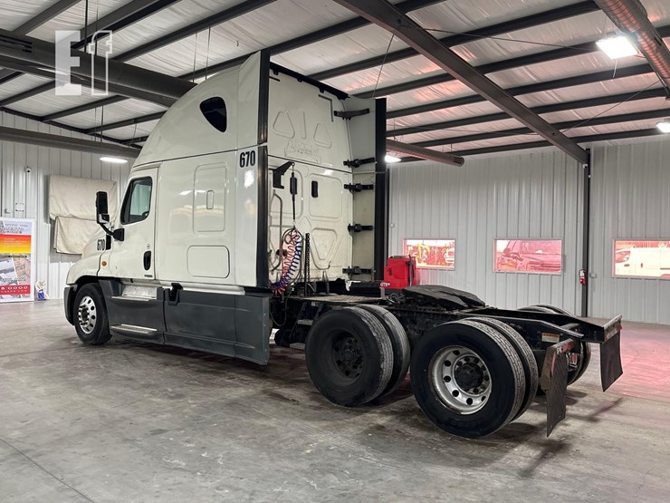 2017-freightliner-cascadia-125-image-4