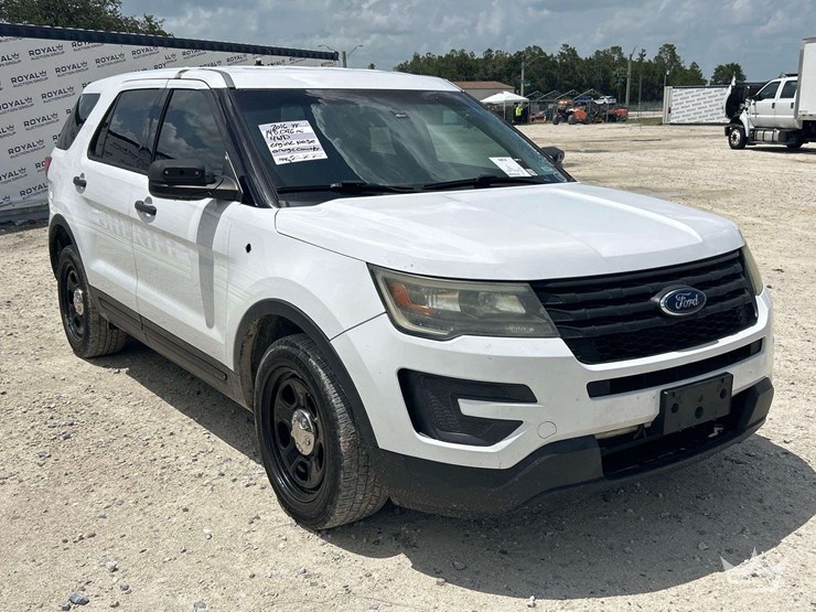 2016-ford-explorer-image-2