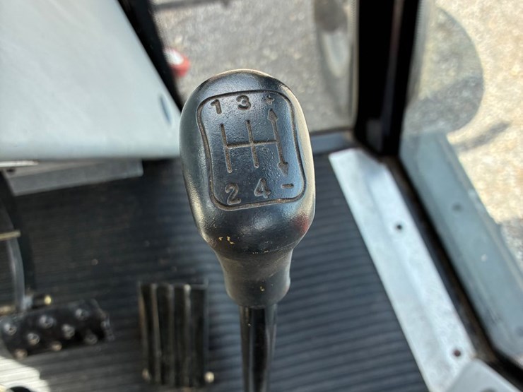 massey-ferguson-471-image-13