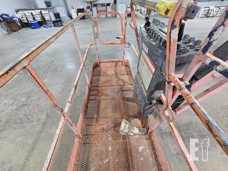 2016-jlg-800aj-image-10