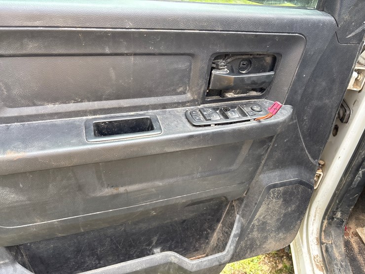 2015-dodge-ram-1500-image-12