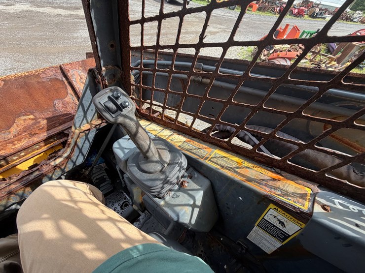 2021-deere-330g-image-15