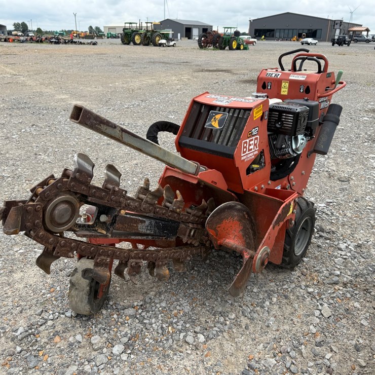 DITCH WITCH C12