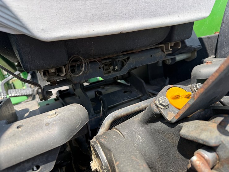 2000-john-deere-4200-image-27