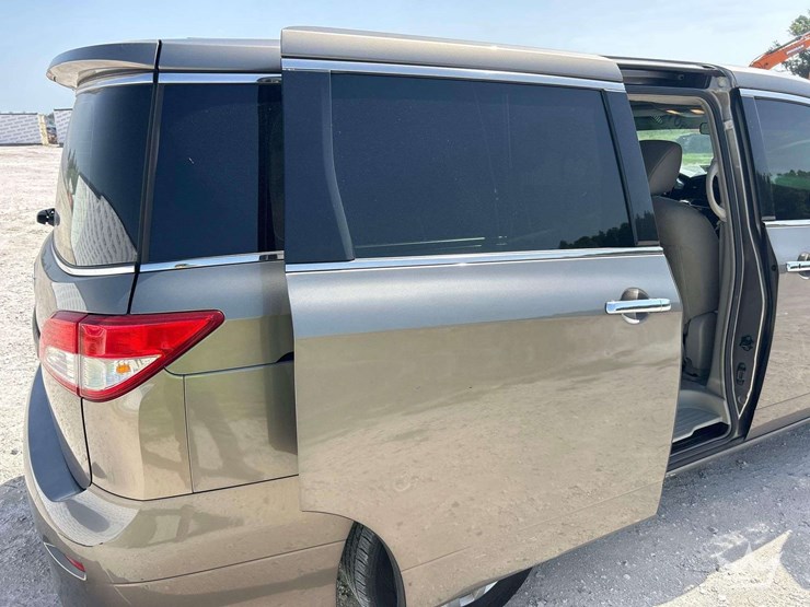 2015-nissan-quest-image-22