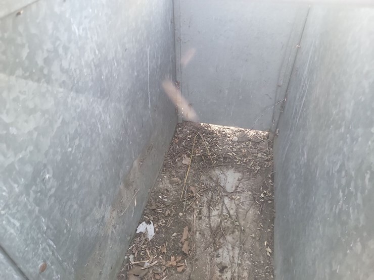 goat/sheep-galvanized-head-chute-w/floor-and-roll-up-rear-gate-image-11