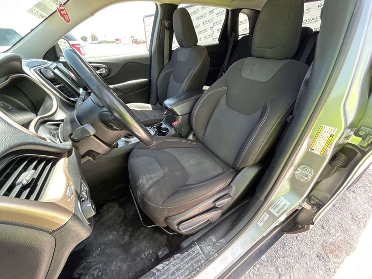 2016-jeep-cherokee-image-13