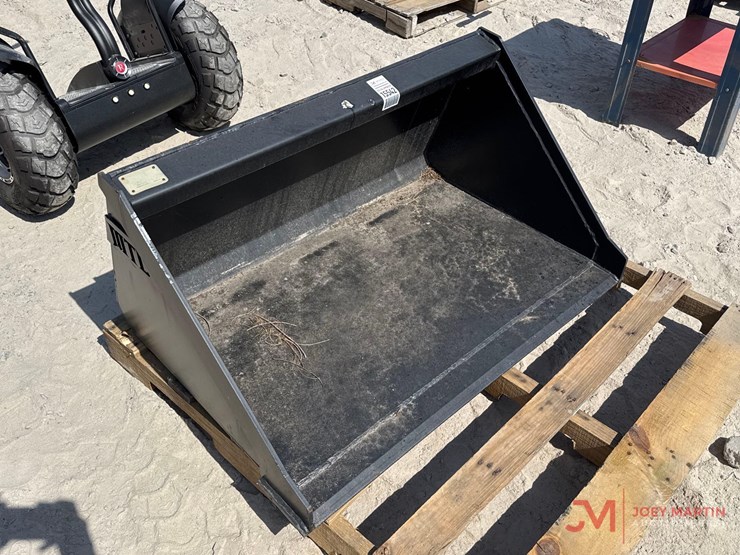 mtl-42"-mini-skid-steer-bucket-image-1