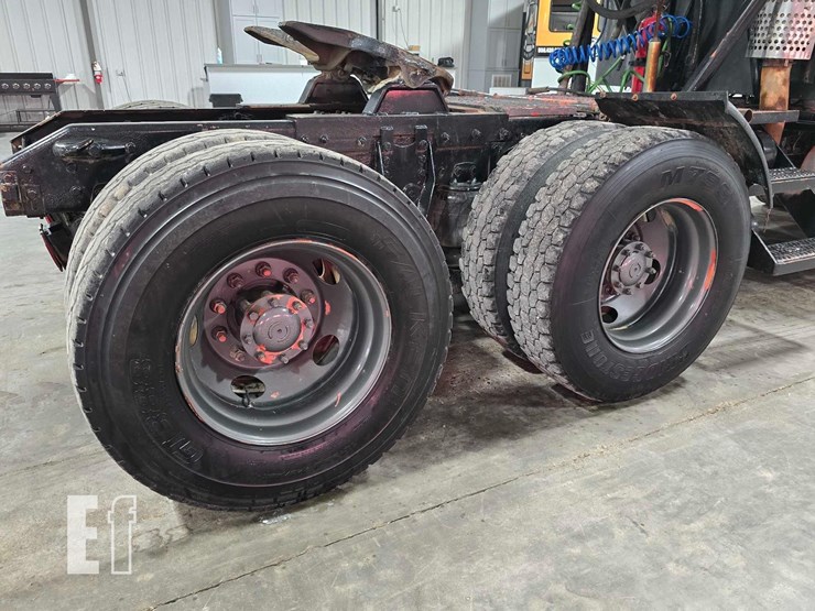 2005-kenworth-t800-image-31