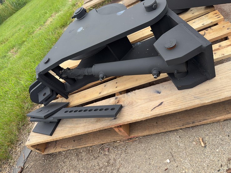 hydraulic-asphalt-cutters-image-2