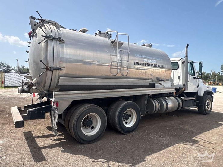 2014-freightliner-114sd-image-3