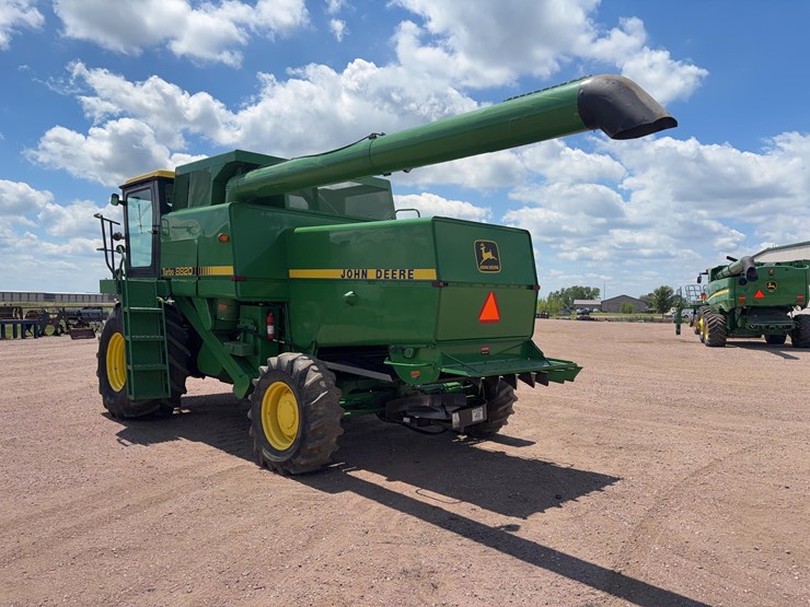 1981-john-deere-8820-image-7