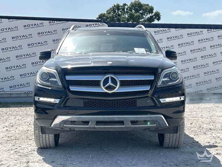 2013-mercedes-benz-gl450-image-25
