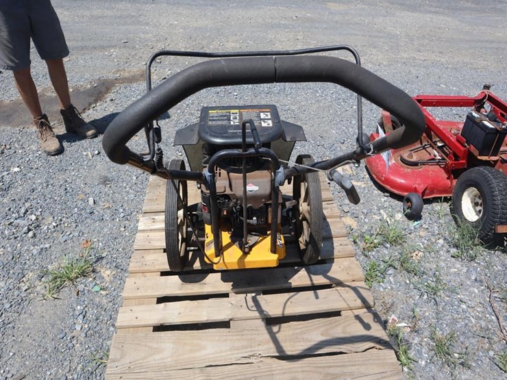 cub-cadet-weed-wacker-image-5