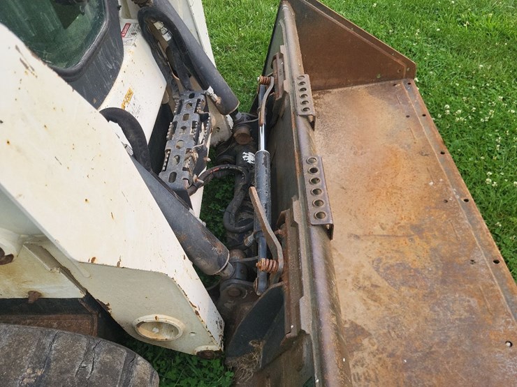 2016-bobcat-t590-skid-loader-image-29