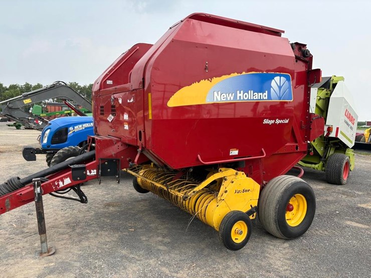 new-holland-br7060-image-7