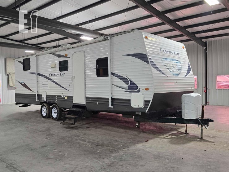 2014-palomino-canyon-cat-27rbsc-image-2