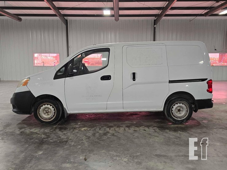 2015-nissan-nv200-image-5
