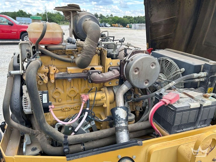 2014-caterpillar-cb34-image-7
