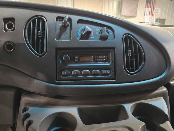 2005-2005-ford-econoline-van-6670-image-14