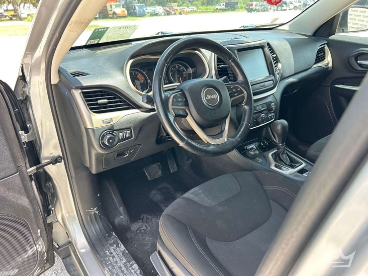 2016-jeep-cherokee-image-12