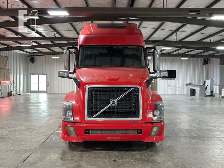 2014-volvo-6431-image-7