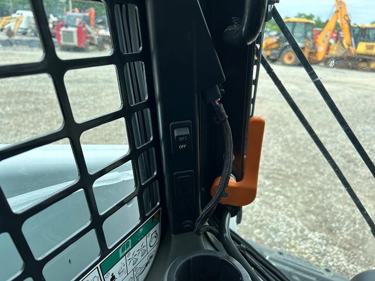 2024-bobcat-s650-image-23