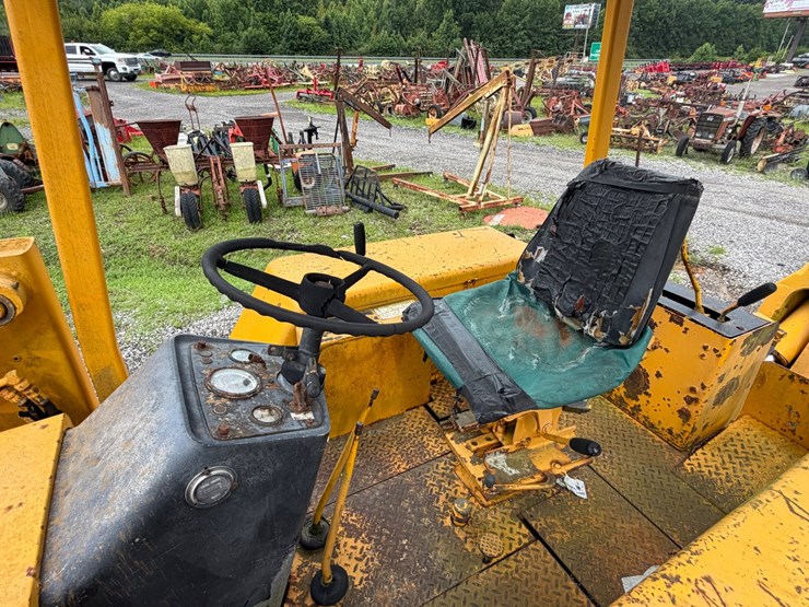 1976-deere-310a-image-21