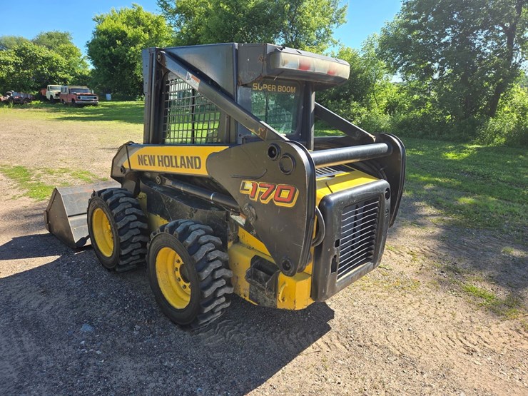 new-holland-l170-image-8