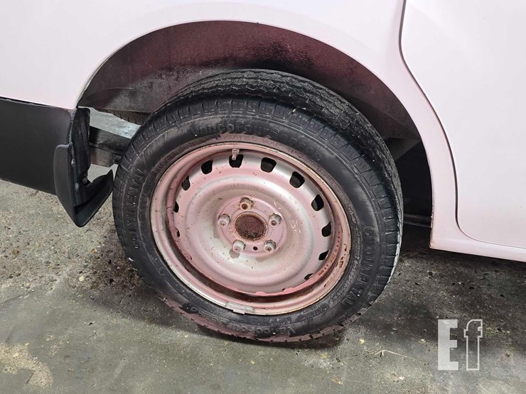 2015-nissan-nv200-image-22