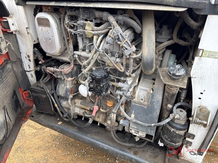 2014-bobcat-t750-image-11