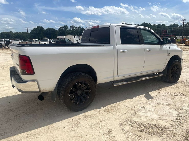 2013-dodge-2500-image-3