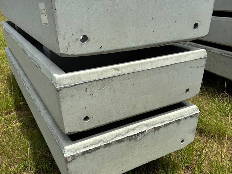 #20270-•-feed-troughs-image-2