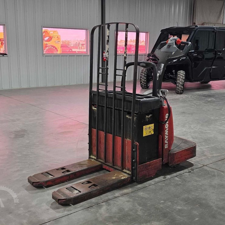 RAYMOND 8400