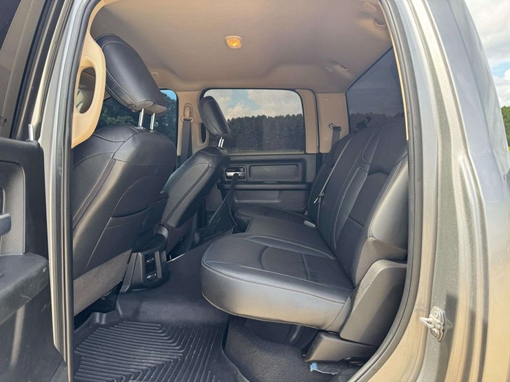 2019-dodge-2500-image-17