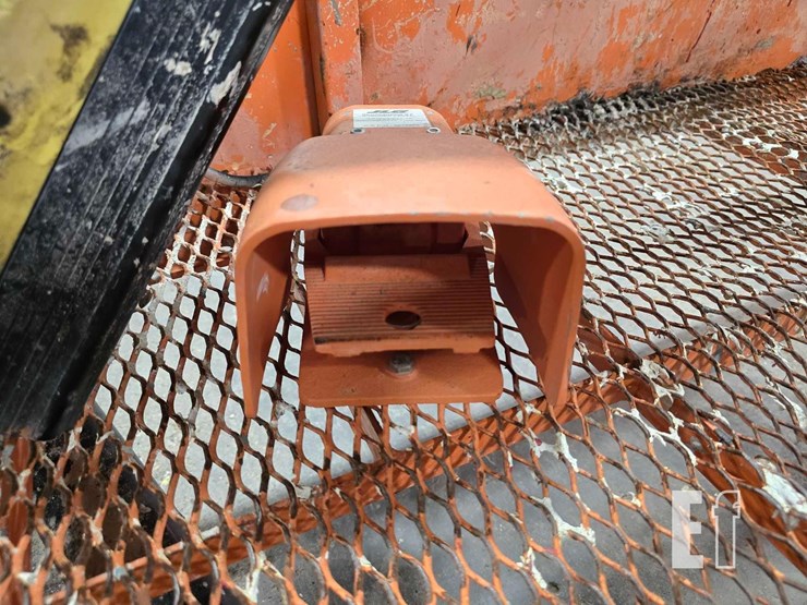 2016-jlg-800aj-image-12