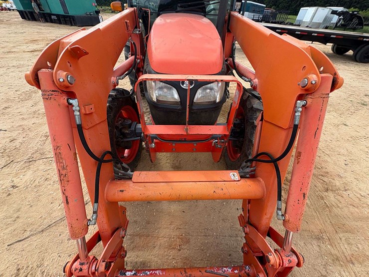 2014-kubota-m6060-image-22