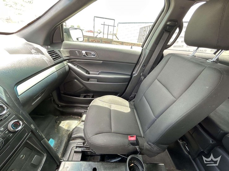 2016-ford-explorer-image-19
