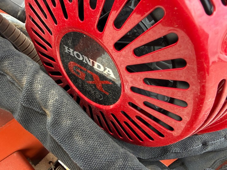 ditch-witch-c12-image-11