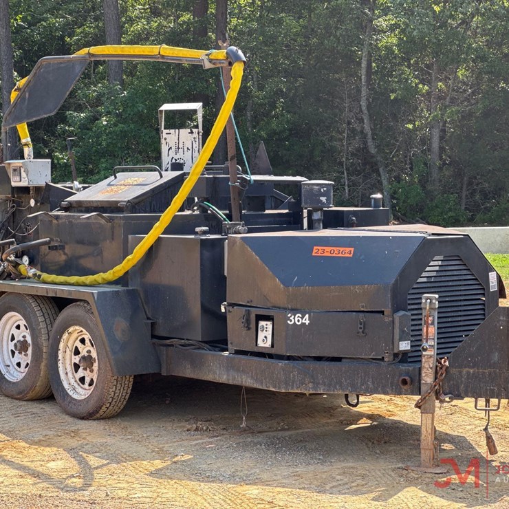 2002 GARLOCK/CIMLINE TRAILER CRACKFILL MACHINE