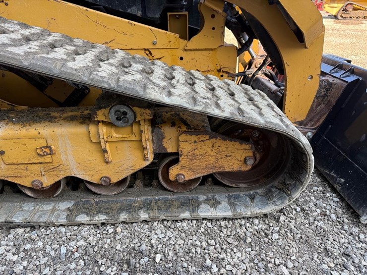 2022-caterpillar-299d3-image-14