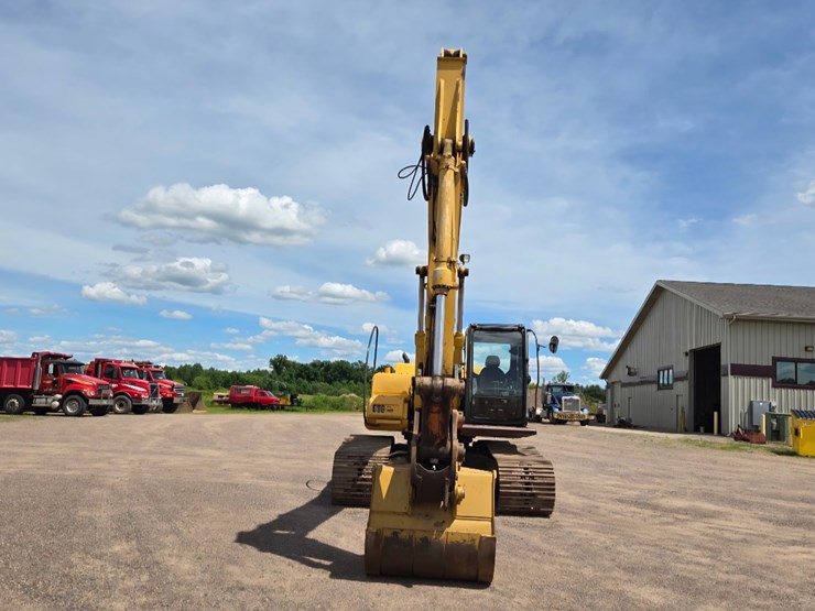 deere-200c-lc-image-6